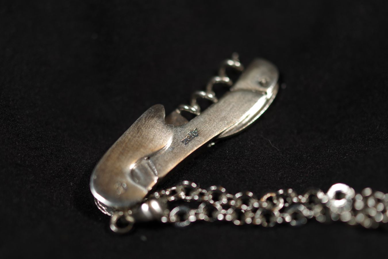 silver-jewellery-2166286_1920
